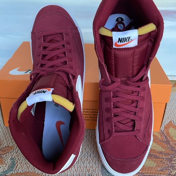 Nike Men’s Blazer Mid '77 Suede
Team Red/White/Black/White
Shoes
C11172-601 - Picture 13 of 16